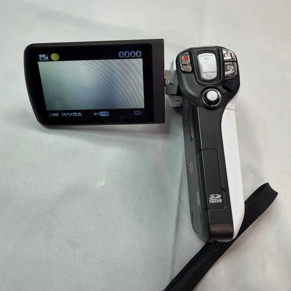 DXG DXG-5D7V 3D Pocket Camcorder 5MP CMOS with Pouch
